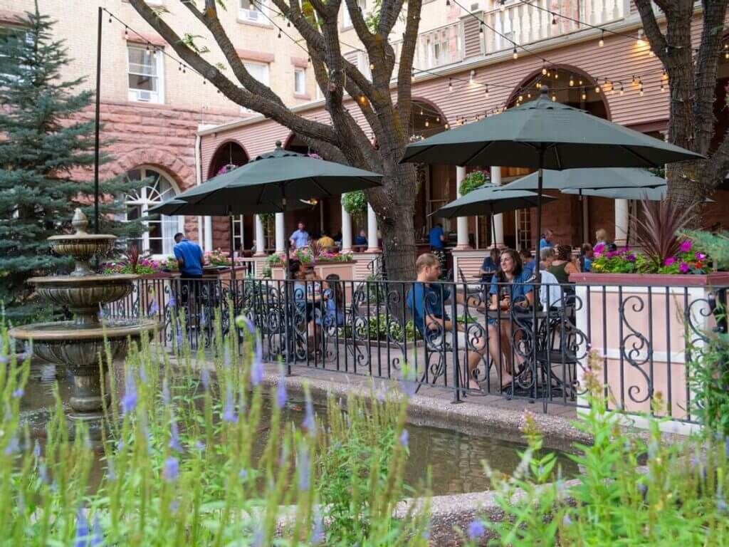 hotel colorado courtyard